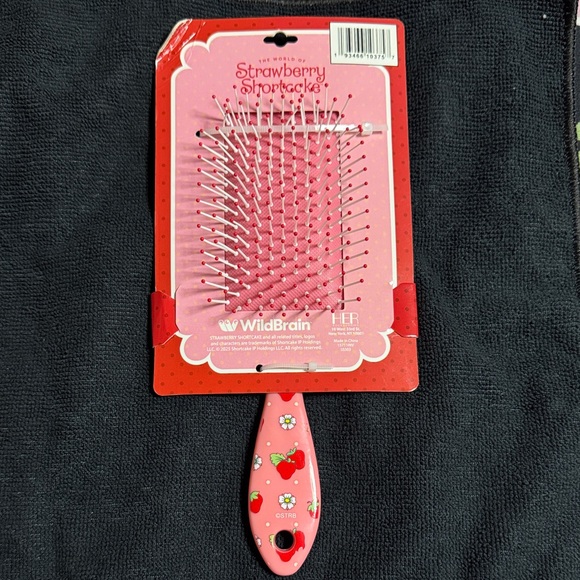 Strawberry Shortcake Pink Detangler Brush - Picture 2 of 6